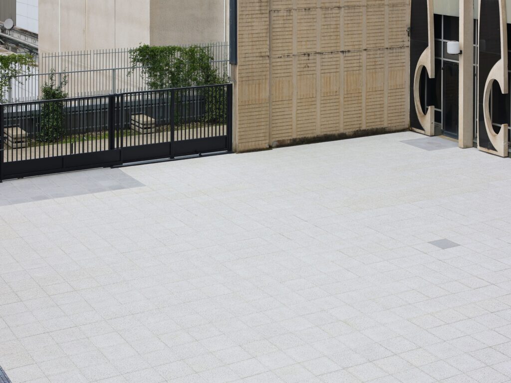 Terrasse rénovée à La Défense par Imper France