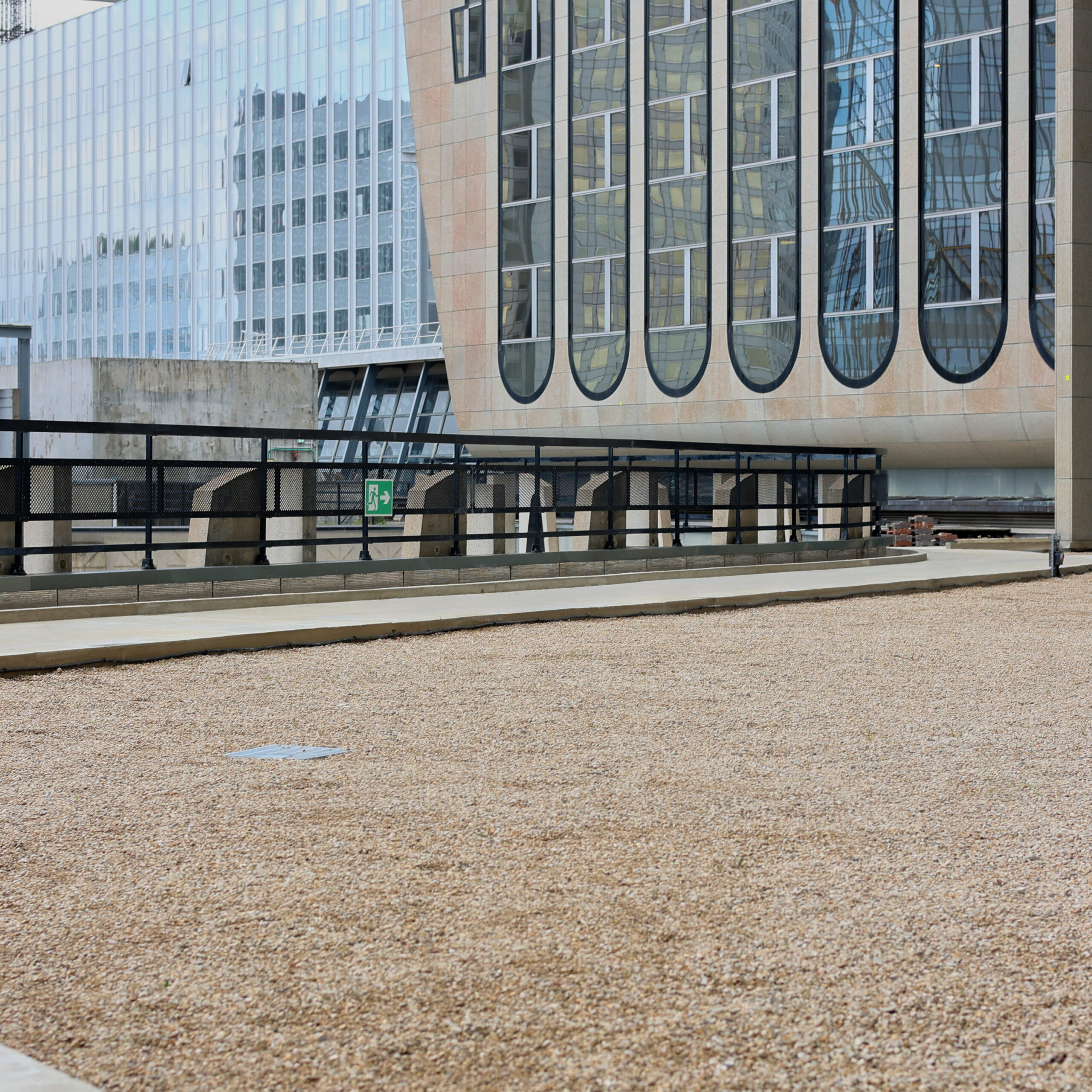 Terrasse rénovée à La Défense par Imper France